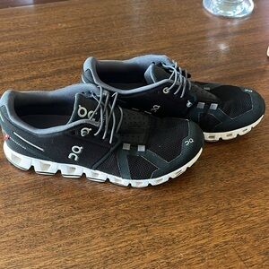 Black OnCloud Tennis shoes